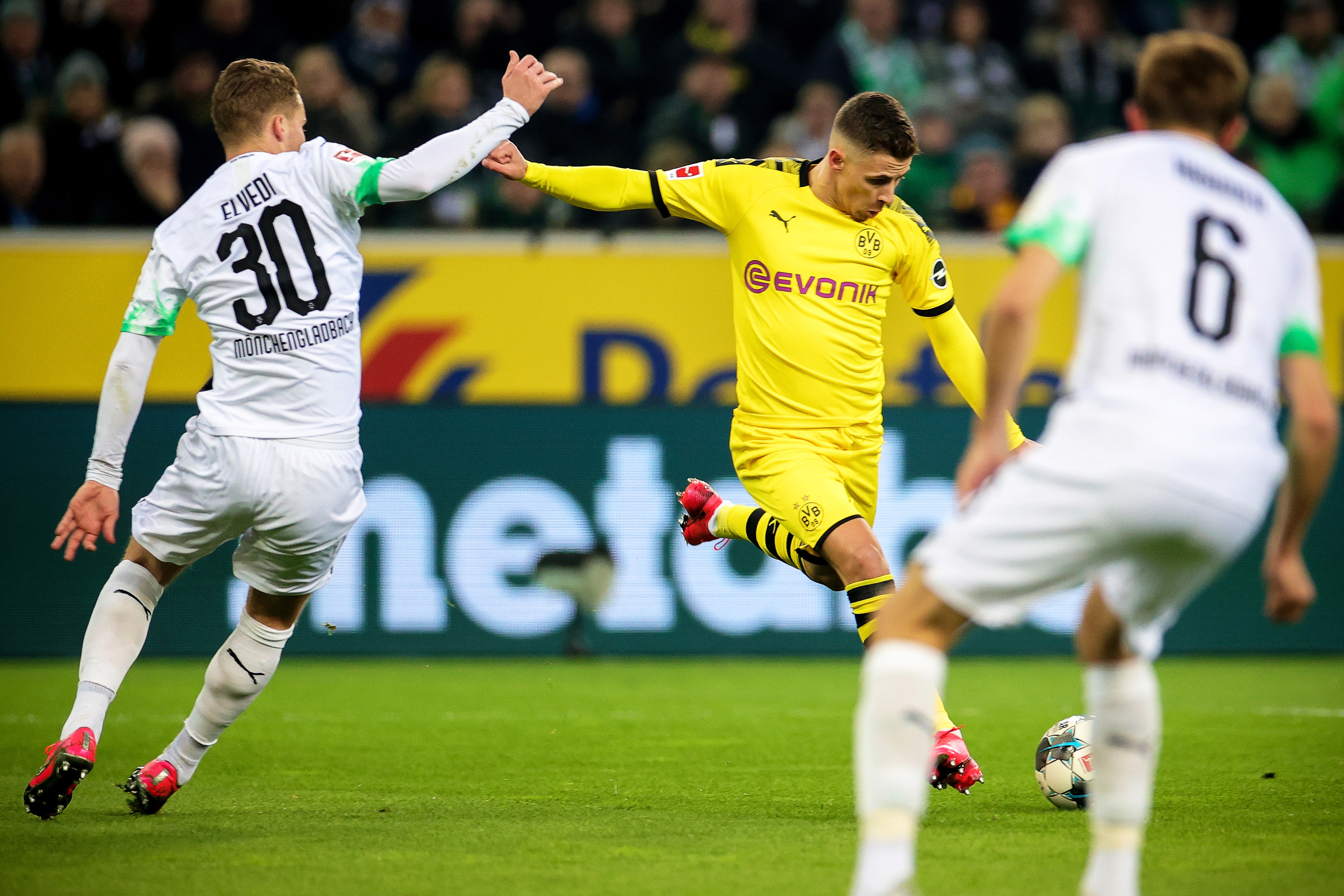 风云突变！门兴格拉德巴赫集结日再遭质疑；中超版图或变；态度坚定；数据趋势出现新变化的简单介绍-ayx