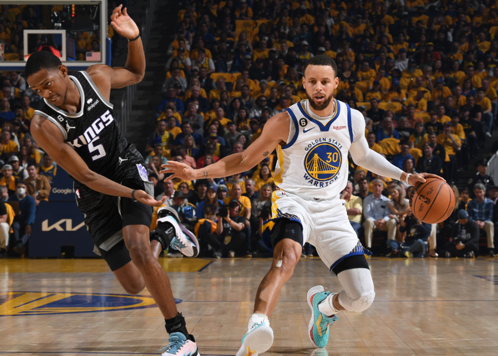 包含清晨NBA季后赛传出新动向，萨克拉门托国王内部沟通，管理层表态——悬念犹存，球探报告显示潜力的词条-爱游戏